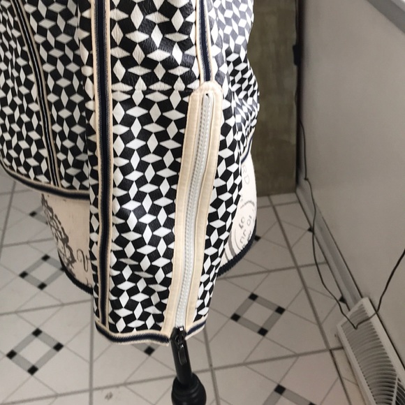 Fashionable jackets perfect for denim - Picture 3 of 4